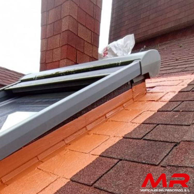 Ventana VELUX después de la reparación - MR Verticales Asturias